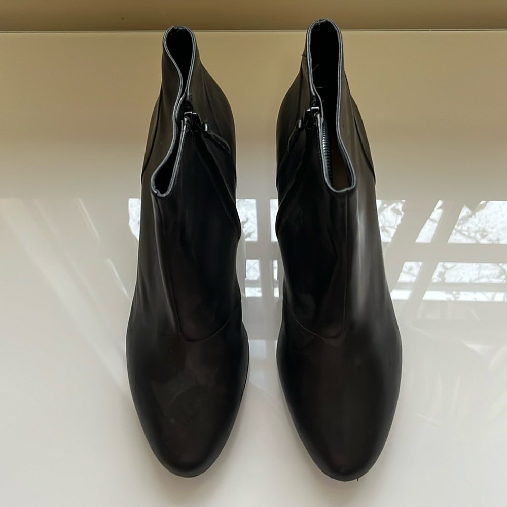Like NEW!! Only worn once!!  Women’s Cole Haan leather zippered dress boots.
